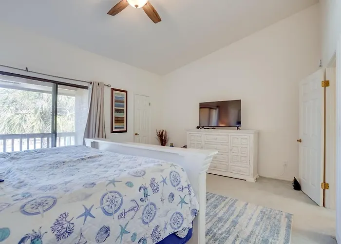 Sun-Dappled Pcb Retreat With Multiple Pools!